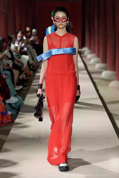 Look 32